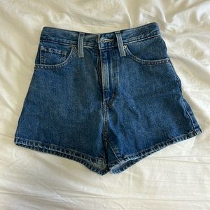 levi’s high rise jean shorts size 24